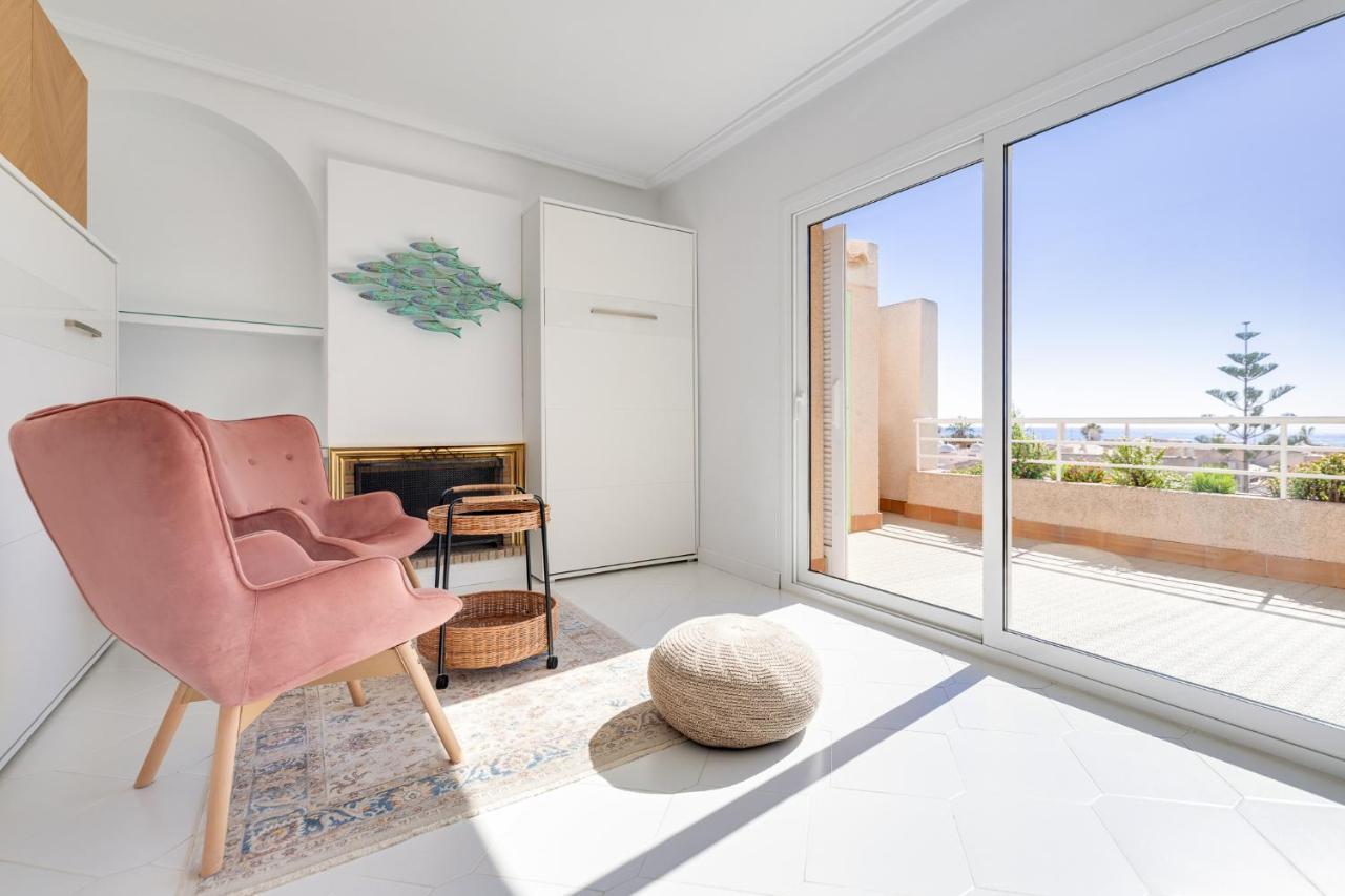 Apartment Flamenco Penthouse Sea View & Swimming Pool